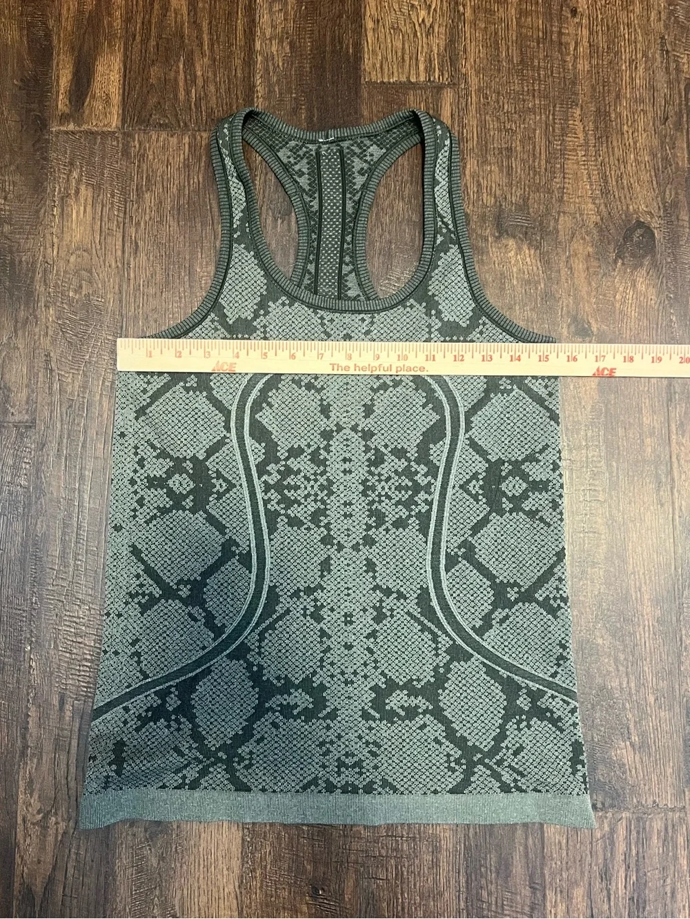lululemon Women’s Swifty Tech Olive Green Snake-Print Racerback Tank Size 8
